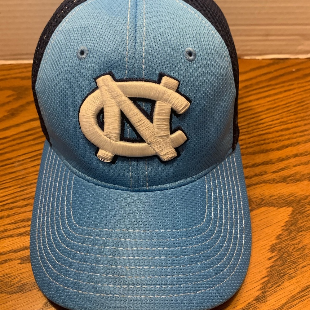 Zephyr North Carolina Tar Heels fitted hat, medium large